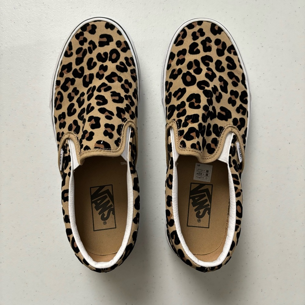 VANS Cheetah Leopard Print Slip On shoes sneakers women’s 8.5 barely worn